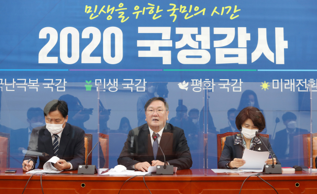 ▲더불어민주당 김태년 원내대표가 15일 오전 서울 여의도 국회에서 열린 국정감사 대책회의에서 발언하고 있다. (연합뉴스)