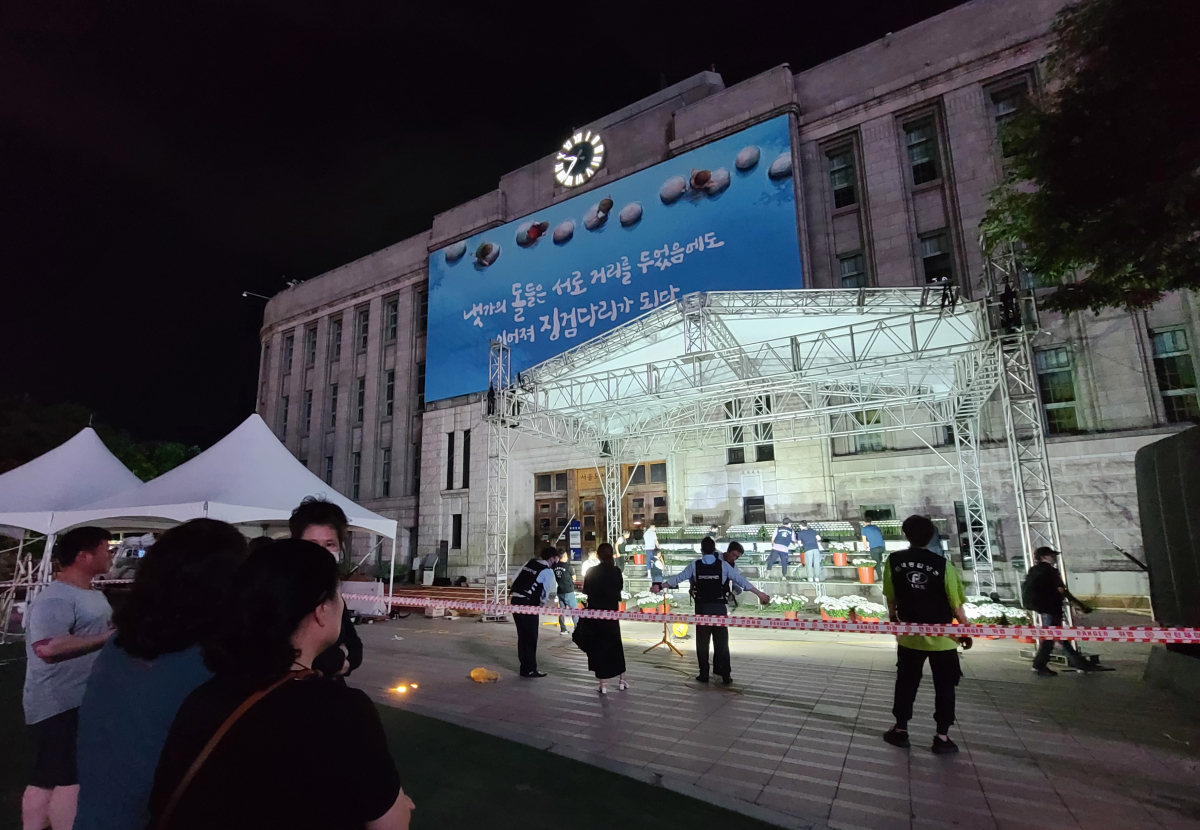 ▲서울광장에 고 박원순 서울시장의 시민분향소가 차려지고 있다.  (뉴시스)