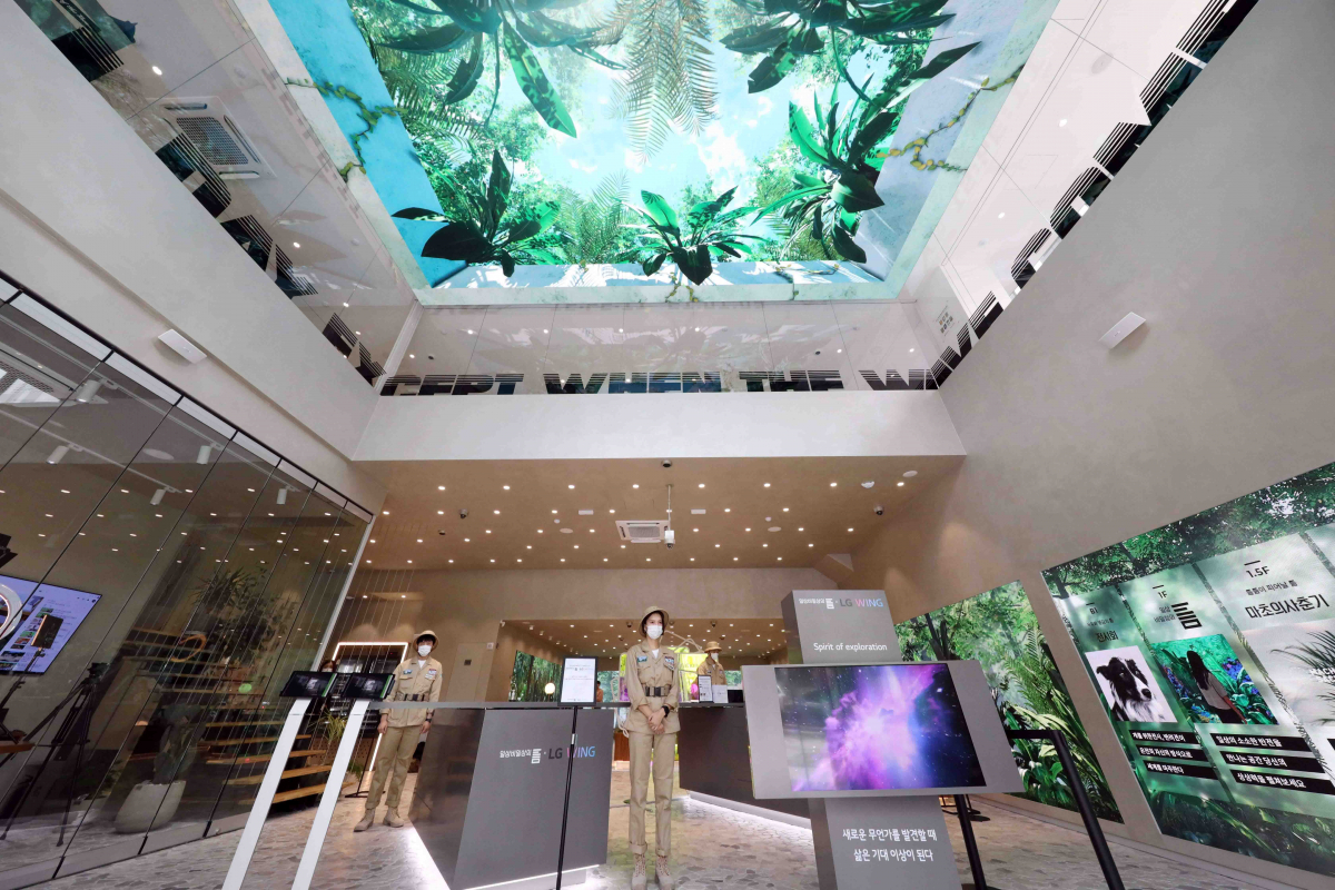 ▲일상비일상의틈 1층 미디어월 (사진제공=LG유플러스)