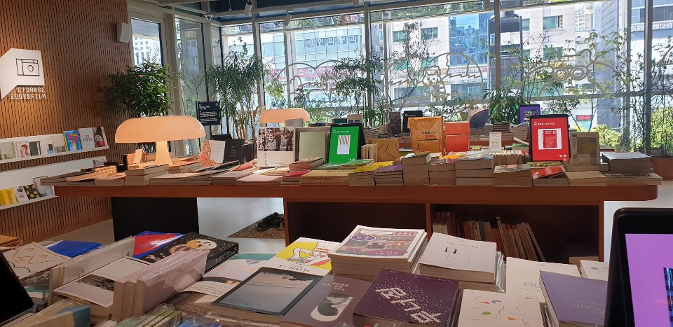 ▲일상비일상의틈 3층에 있는 ‘스토리지북앤필름’ (이지민 기자 aaaa3469@)