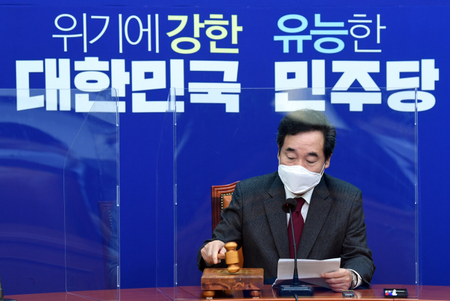 ▲더불어민주당 이낙연 대표가 19일 오전 서울 여의도 국회에서 열린 최고위원회의에서 속개를 선언하고 있다. (연합뉴스)