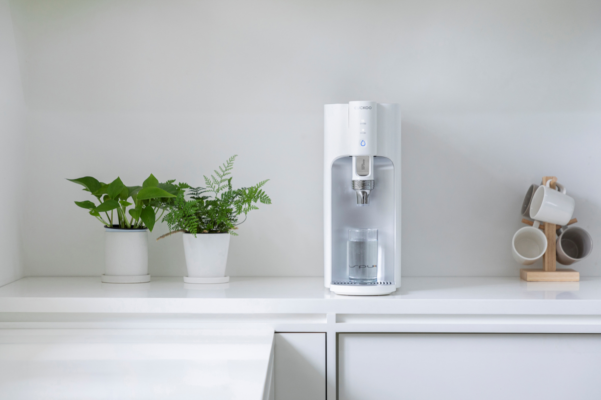 ▲쿠쿠홈시스 인앤아웃 100℃ 끓는 물 정수기. (사진제공=쿠쿠)