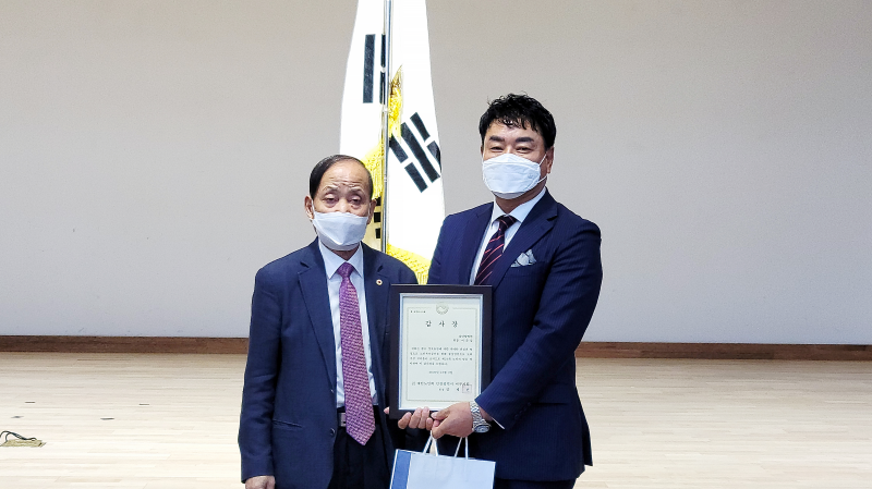 ▲사진=‘제24회 노인의 날 기념식’에 최중규 검단탑병원 마케팅팀 팀장이 참석해 감사장을 대리 수상했다. (사진제공=검단탑병원)