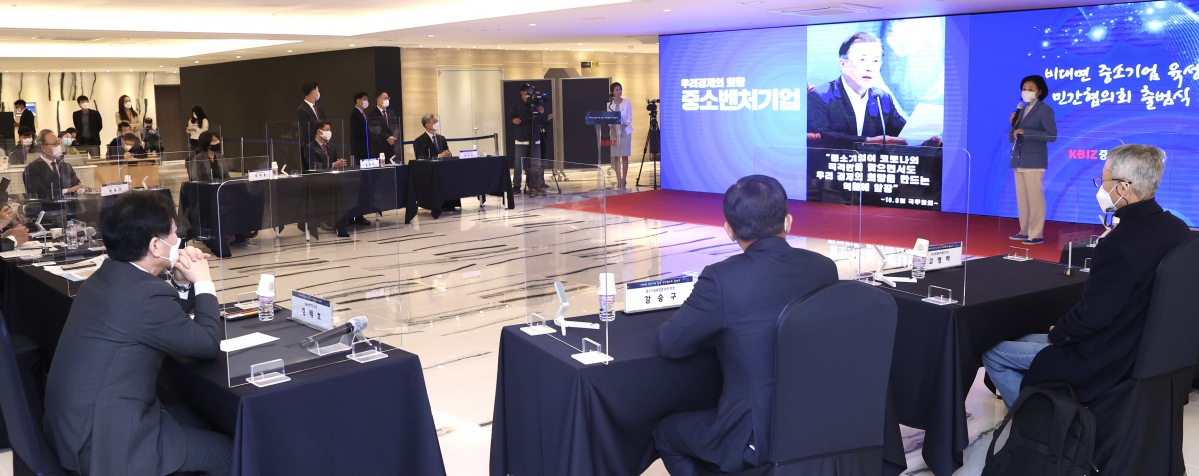 ▲박영선 중소벤처기업부 장관이 21일 서울 여의도 중소기업중앙회에서 열린 비대면 중소기업 육성 민간협의회에 참석해 축사하고 있다. (연합뉴스)