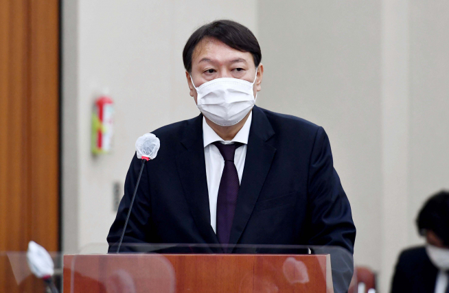 ▲윤석열 검찰총장이 22일 서울 여의도 국회에서 열린 법제사법위원회의 대검찰청에 대한 국정감사에서 업무보고를 하고 있다. (공동취재사진)