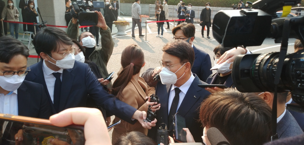 ▲최정우 포스코 회장이 27일 오후 고 이건희 삼성전자 회장 빈소를 찾아 조문했다.  (유창욱 기자 @woogi)