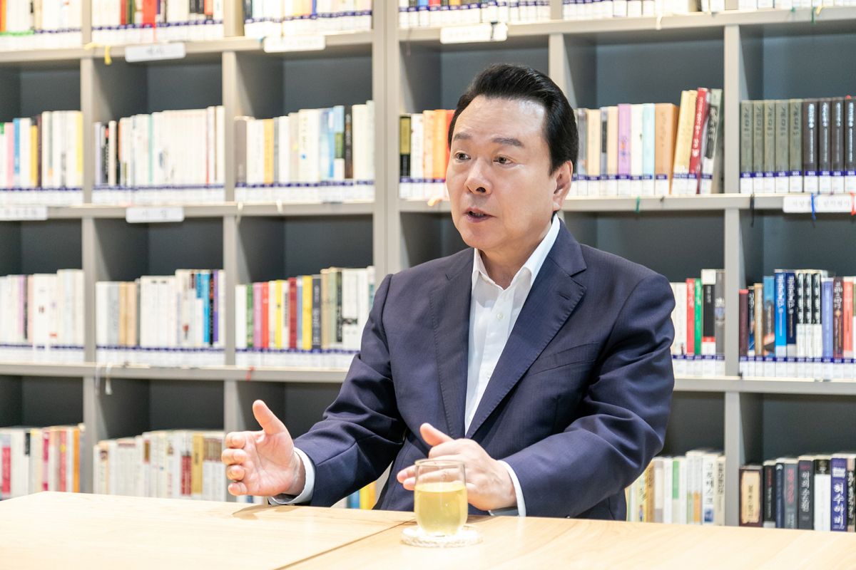 ▲노현송 강서구청장이 27일 이투데이를 만나 인터뷰를 하고 있다. (사진제공=강서구)