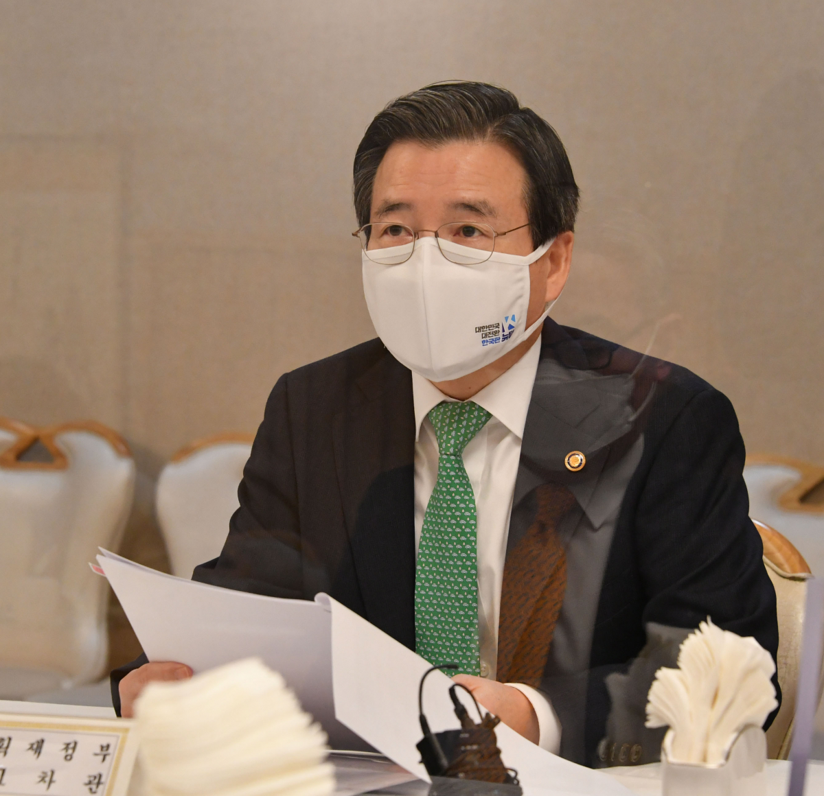 ▲김용범 기획재정부 차관이 20일 서울 광화문 정부서울청사에서 열린 '제29차 혁신성장 전략점검회의 겸 정책점검회의 겸 제2차 한국판 뉴딜 점검 TF 회의'를 주재, 모두발언을 하고 있다. (사진제공=기획재정부)