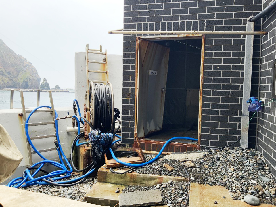 ▲태풍으로 파손된 독도 주민숙소. (사진제공=서경덕 교수 연구팀)