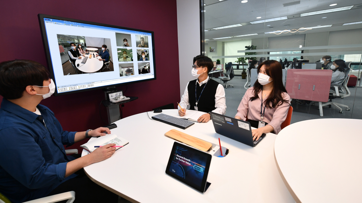 ▲현대모비스는 자율좌석제, 사내 익명 소통 채널인 ‘디톡스(D’Talks)’, 실패하더라도 새로운 도전을 응원하는 ‘도전 스토리 공모전’ 등을 운영하며 자율적인 업무 수행과 직원 간 소통 활성화에도 힘을 쏟고 있다. (사진제공=현대모비스)