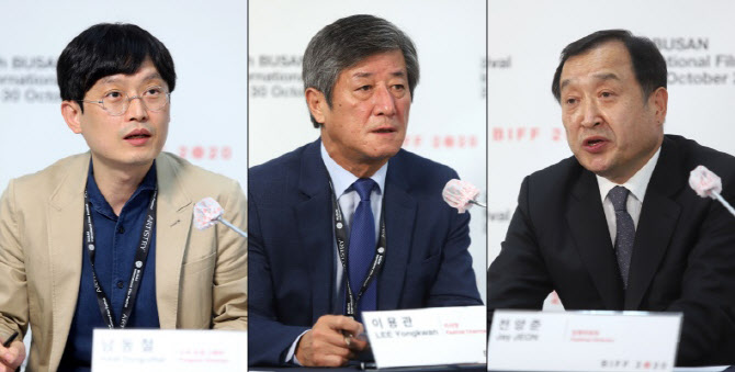 ▲30일 오전 제25회 부산국제영화제 결산 기자회견이 온라인으로 진행됐다. 왼쪽부터 남동철 수석 프로그래머, 이용관 이사장, 전양준 집행위원장. (사진제공=부산국제영화제)