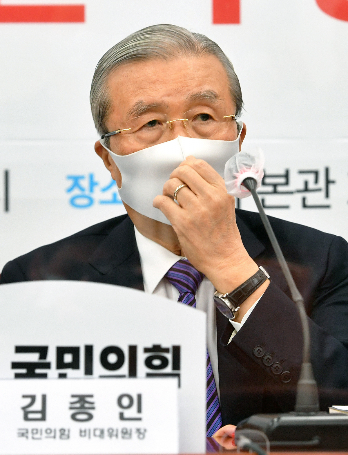 ▲김종인 국민의힘 비상대책위원장이 10월 30일 서울 여의도 국회에서 열린 ‘특수고용직 노동 및 관계자 초청 대담 플랫폼 노동자 어떻해 보호 할 것인가?’ 토론회에 참석해 발언하고 있다. (공동취재사진단)