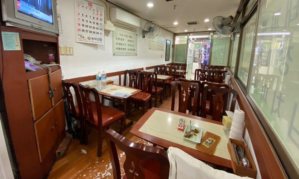 ▲30일 오후 6시 찾은 서울 영등포구 소재 백반식당. 이날 오후 4시부터 외식, 영화부문 쿠폰 혜택이 재개됐다.  (김혜지 기자 heyji@)