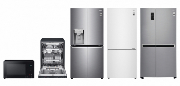▲최근 호주 유력 소비자잡지 초이스(Choice)가 LG전자 주방가전을 잇따라 최고 제품으로 선정했다. 왼쪽부터 2020년 최고 브랜드에 오른 전자레인지 대표제품(모델명: MS4296OBC), 1년 동안 소비자평가 1위를 지키고 있는 식기세척기(모델명: XD3A25MB), 종류별 냉장고 평가에서 각각 1위에 오른 프렌치도어 냉장고(모델명: GF-L570PL), 상냉장·하냉동 냉장고(모델명: GB-455WL), 양문형 냉장고(모델명: GS-B680PL). (사진제공=LG전자)