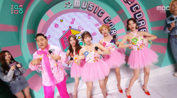 ▲'음악중심' 문세윤, 우주소녀 쪼꼬미(사진제공=MBC)