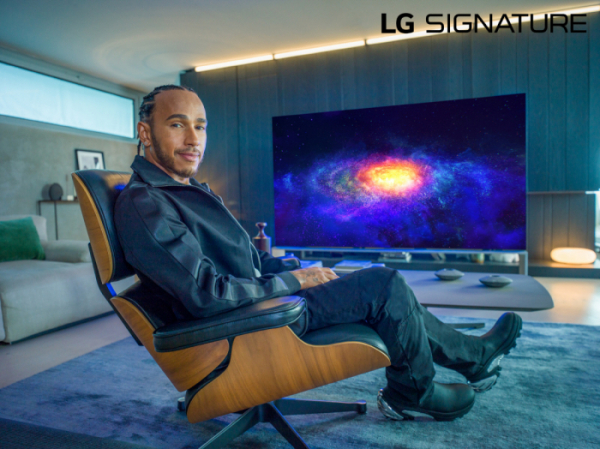▲LG 시그니처의 새 브랜드 앰버서더인 세계적인 F1 드라이버 루이스 해밀턴(Lewis Hamilton) (사진제공=LG전자)