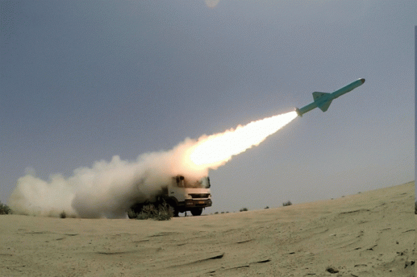 ▲이란 현지에서 제작한 크루즈 미사일이 인도양 북부에서 군사 훈련 중에 발사되고 있다. 로이터연합뉴스