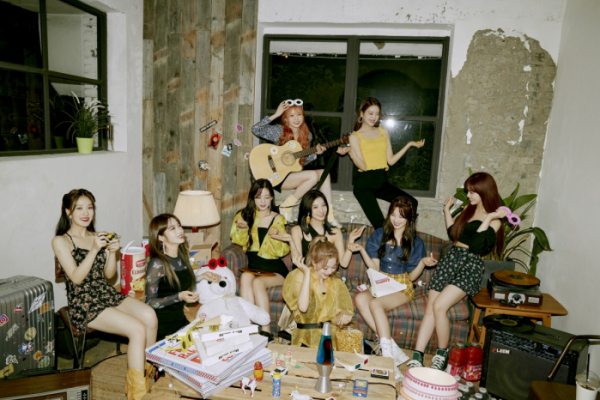 ▲프로미스나인(사진 = 오프더레코드 제공])