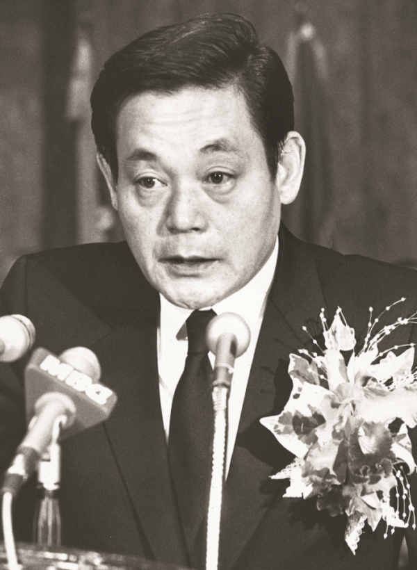▲이건희 회장이 1987년 회장 취임사를 하고 있다. (사진제공=삼성전자)