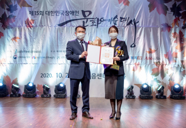 ▲넷마블 대한민국장애인문화예술대상에서 공로상을 수상했다.  (사진제공=넷마블)