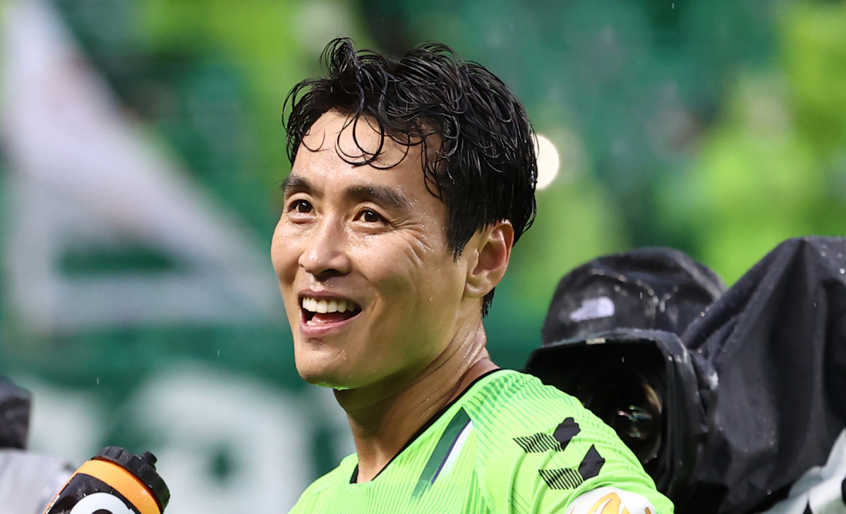 ▲이동국이 1일 전주월드컵경기장에서 열린 '2020 K리그1' 27라운드 대구와의 경기에서 2-0으로 승리한 뒤 우승을 차지하자 환하게 웃고 있다. (연합뉴스)