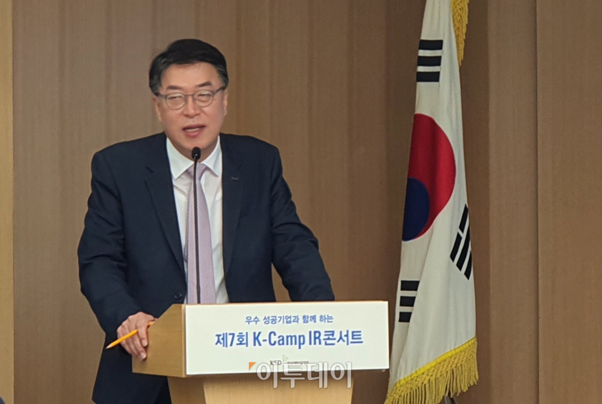 ▲이명호 한국예탁결제원 사장은 3일 오전 10시께 서울 여의도 예탁결제원에서 열린 기자간담회에서 '대국민 금융교육 활성화 방안' 취지 등을 설명하고 있다. (유혜림 기자 wiseforest@)