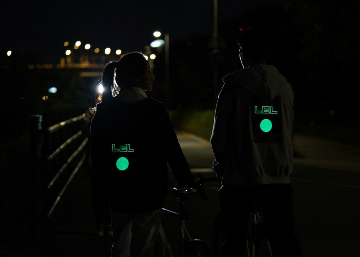 ▲루미 글로벌의 ‘라이팅 집업’ (사진제공=루미 글로벌)