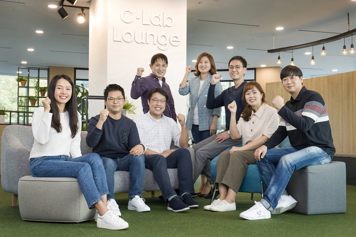 ▲삼성전자 C랩을 통해 창업에 도전하는 3개 과제 참여 임직원들 (사진제공=삼성전자)