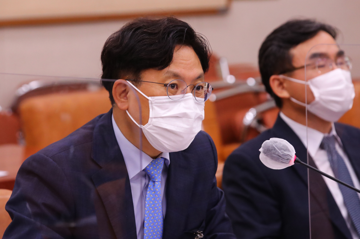 ▲김관정 서울동부지검장이 10월 19일 국회에서 열린 법제사법위원회의 서울고검 산하 국정감사에서 의원들의 질문에 답변하고 있다. (공동취재사진단)