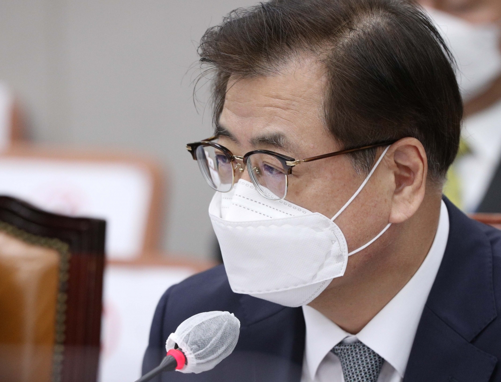 ▲서훈 국가안보실장이 4일 오전 서울 여의도 국회에서 열린 국회운영위원회의 청와대 대통령비서실·국가안보실·대통령경호처에 대한 국정감사에서 의원들의 질의에 답변하고 있다. 신태현 기자 holjjak@ (이투데이DB)