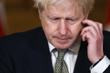 ▲보리스 존슨 영국 총리가 12일(현지시간) 런던 다우닝가에서 코로나19 브리핑을 하고 있다. 런던/AP뉴시스
