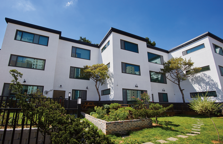 ▲'드림힐 타운하우스' 실제 전경.  (자료 제공=원보건설)