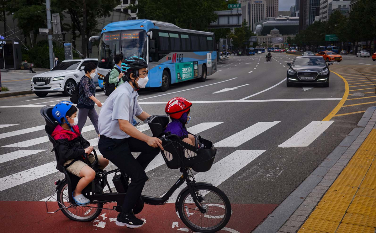 ▲언론 최우수상 이충우 ‘커다란 버스보다 고급승용차보다'