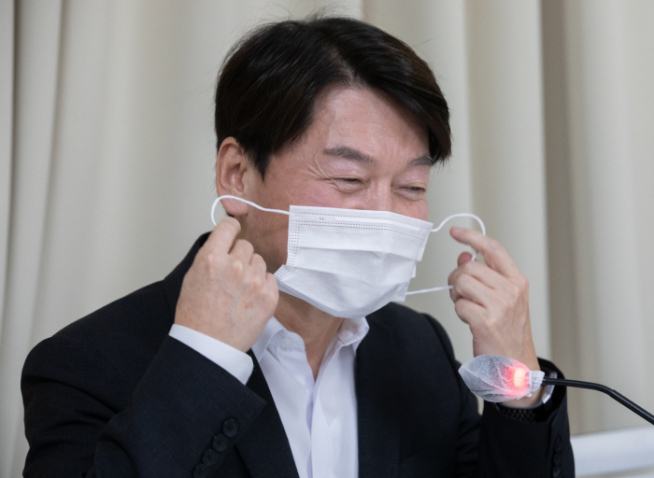 ▲안철수 국민의당 대표가 12일 오후 서울 마포구 마포현대빌딩에서 열린 국민의힘 외곽모임 '더 좋은 세상으로(마포 포럼)' 정례세미나에 강연자로 참석하고 있다. (연합뉴스)