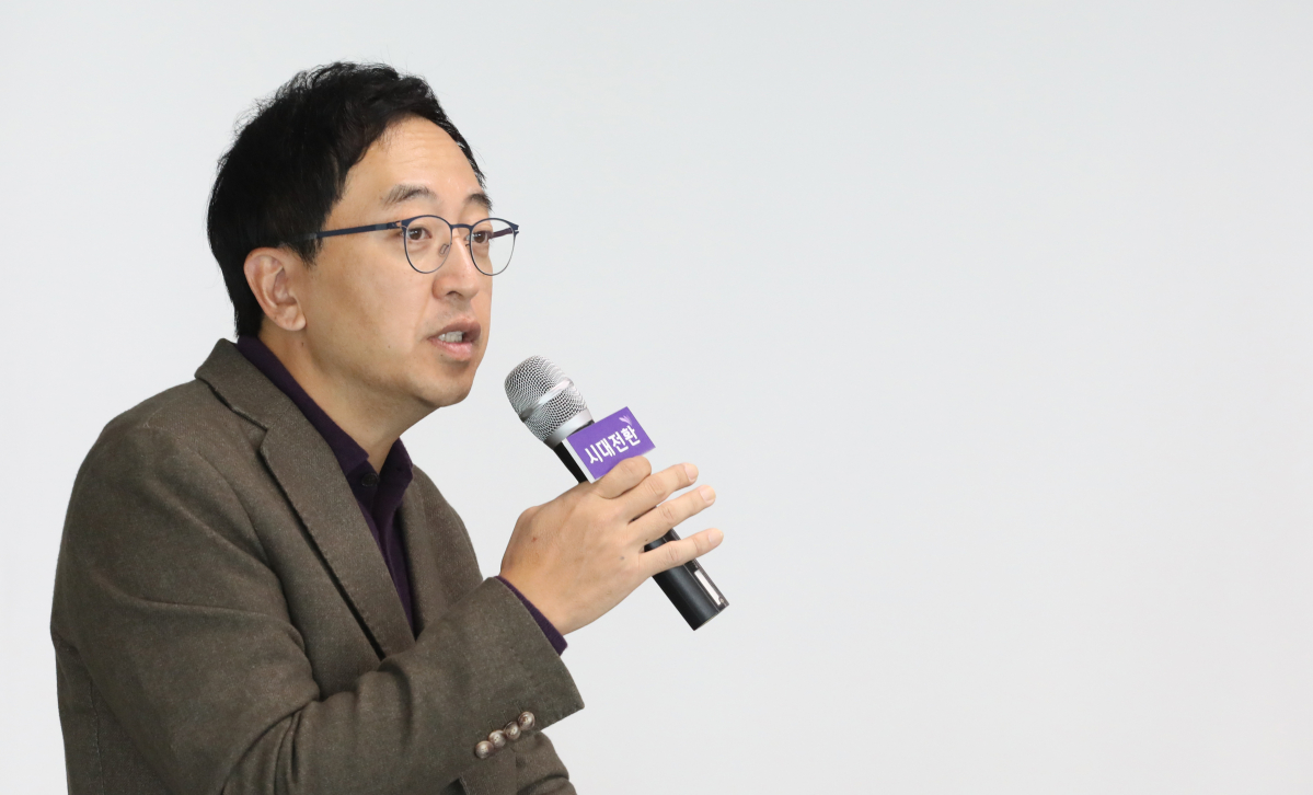 ▲더불어민주당을 탈당한 금태섭 전 의원이 14일 마포구에서 조정훈 시대전환 대표가 주도하는 '누구나 참여아카데미' 초청 강연을 하고 있다.  (연합뉴스)