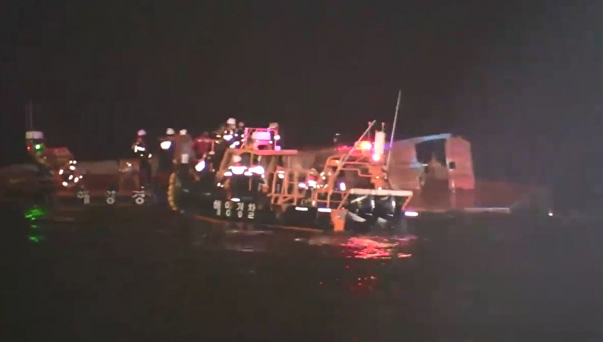 ▲소연평도 해상서 전복된 어선. 인천해양경찰서 제공. (연합뉴스)