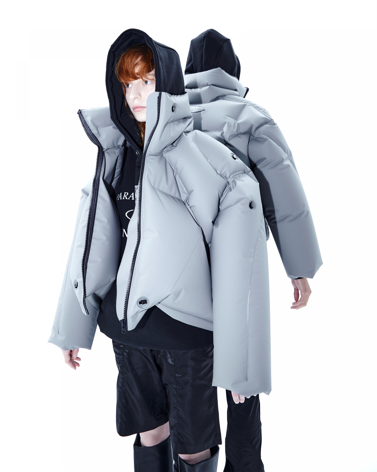 ▲‘Fill Air Feel Air’라는 콘셉트로 만들어진 에어 패딩은 말 그대로 공기를 충전해 입는 패딩으로, 뛰어난 보온성을 자랑한다고 이노션측은 설명했다. (사진제공=이노션)