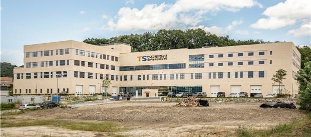 ▲경북 김천 한국교통안전공단 맞은편에 지어진 첨단자동차검사연구센터 전경. (사진제공=국토교통부)