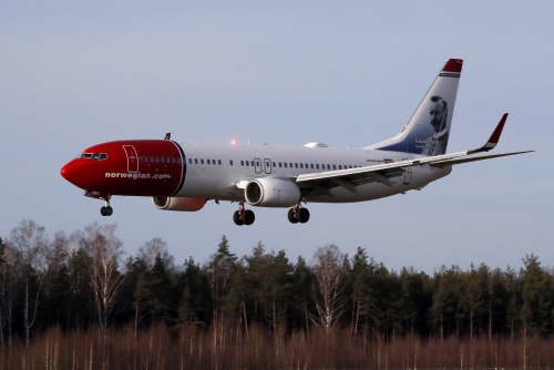 ▲노르웨이 저비용항공사(LCC) 노르웨지안에어셔틀의 항공기가 1월 17일(현지시간) 라트비아 리가 국제공항에 착륙하고 있다. 노르웨지안은 18일 자회사 2곳의 파산 보호 신청을 냈다. 리가/EPA연합뉴스
