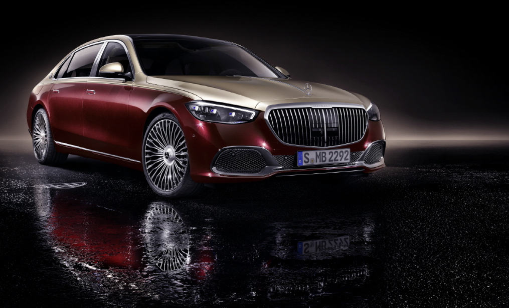 ▲마이바흐 고유의 투-톤 컬러와 넉넉한 차 길이 등을 앞세워 S-클래스와 차별화에 나섰다. (사진제공=메르세데스-벤츠 코리아)