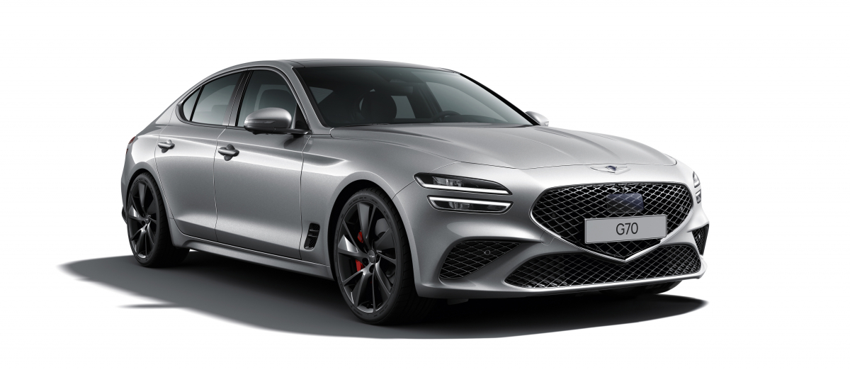 ▲최근 일반 양산차에도 무광 컬러가 인기다. 오래봐도 질리지 않는다는 장점을 바탕으로 고성능 아이콘으로 자리잡았다. 사진은 부분변경된 제네시스 G70의 모습. 5가지 신규 컬러 가운데 3가지가 무광이다. (사진제공=제네시스)