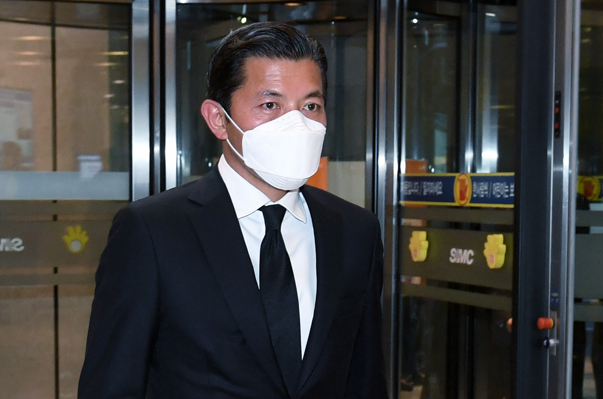 ▲10월 26일 서울 강남구 삼성서울병원에 마련된 故 이건희 삼성 회장 빈소에서 홍정욱 올가니카 회장이 조문을 위해 들어서고 있다.  (뉴시스)