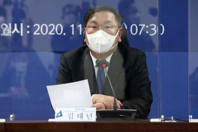 ▲더불어민주당 김태년 원내대표가 26일 국회 의원회관에서 열린 '친인권적 보안처분제도 및 의무이행소송 도입 당정협의'에서 발언하고 있다. (연합뉴스)