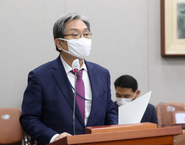 ▲<YONHAP PHOTO-3711> 국감 업무보고하는 노영민 비서실장    (서울=연합뉴스) 진성철 기자 = 노영민 대통령 비서실장이 4일 국회운영위원회의에서 열린 대통령비서실ㆍ국가안보실ㆍ대통령경호처에 대한 국정감사에서 업무보고를 하고 있다.  2020.11.4    zjin@yna.co.kr/2020-11-04 11:53:12/<저작권자 ⓒ 1980-2020 ㈜연합뉴스. 무단 전재 재배포 금지.>