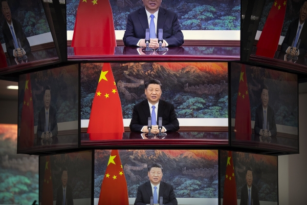 ▲시진핑 중국 국가주석이 4일 상하이에서 열린 국제수입박람회(CIIE) 개막식에서 화상으로 기조연설을 하는 장면이 모니터로 방영되고 있다. 상하이/AP뉴시스
