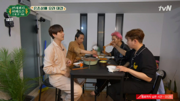 ▲'언제까지 어깨춤을 추게 할 거야'(사진제공=tvN)