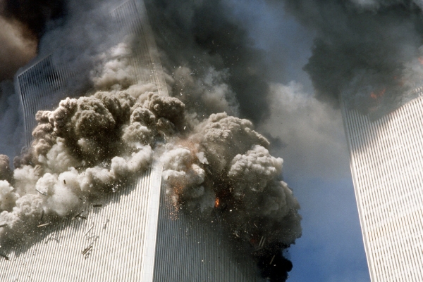 ▲2001년 9월 11일 미국 뉴욕에 위치한 세계무역센터가 테러 공격을 받아 무너졌다. 맨해튼/AP뉴시스
