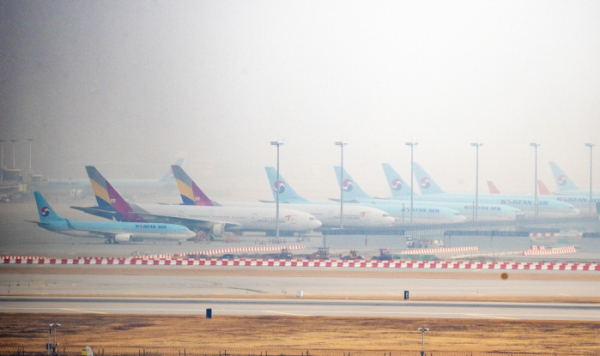 ▲대한항공과 아시아나항공 여객기가 인천국제공항 계류장에 세워져 있다.  (연합뉴스)