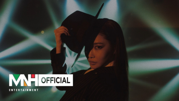 ▲청하(사진=MNH엔터테인먼트 제공)