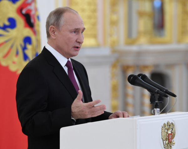 ▲블라디미르 푸틴 러시아 대통령이 24일(현지시간) 모스크바 크렘린에서 열린 외교관 임명식에서 연설하고 있다. 모스크바/EPA연합뉴스